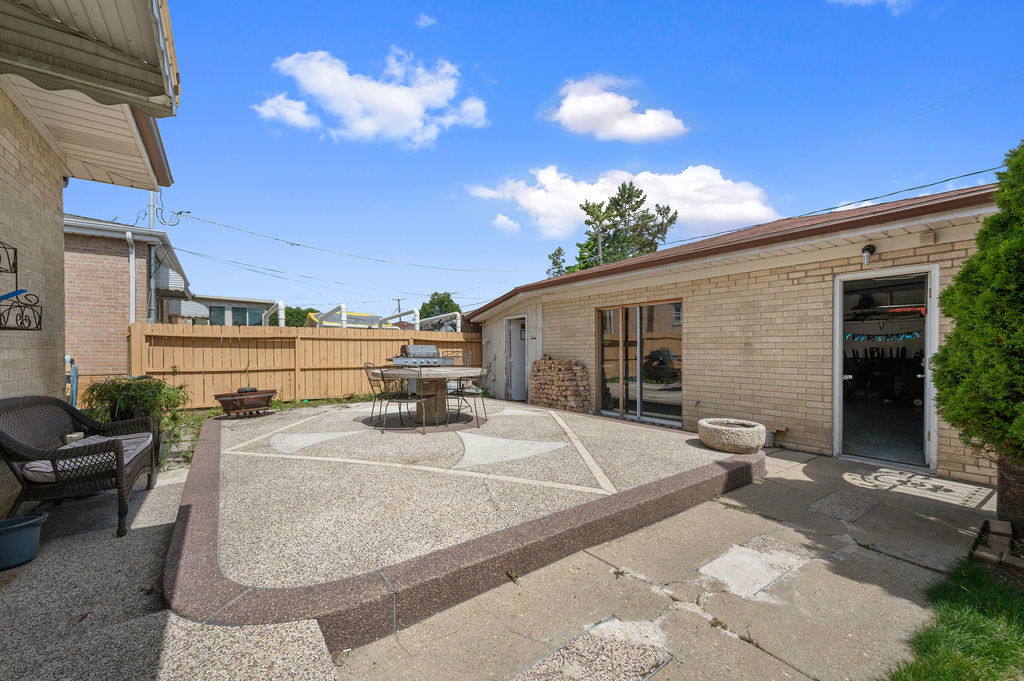 9740 Linn Avenue, Schiller Park, IL 60176