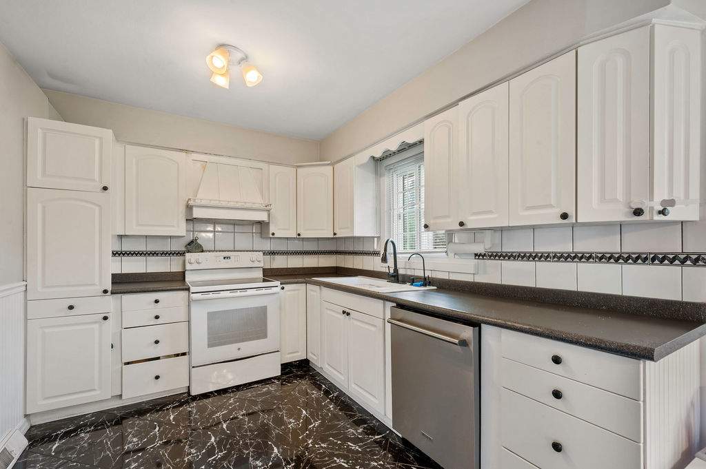9740 Linn Avenue, Schiller Park, IL 60176