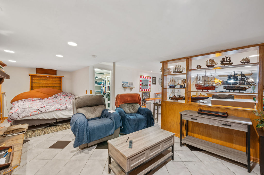 9740 Linn Avenue, Schiller Park, IL 60176