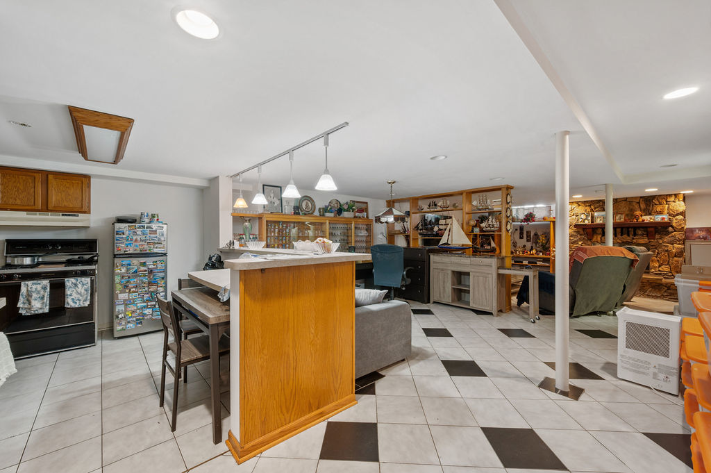 9740 Linn Avenue, Schiller Park, IL 60176