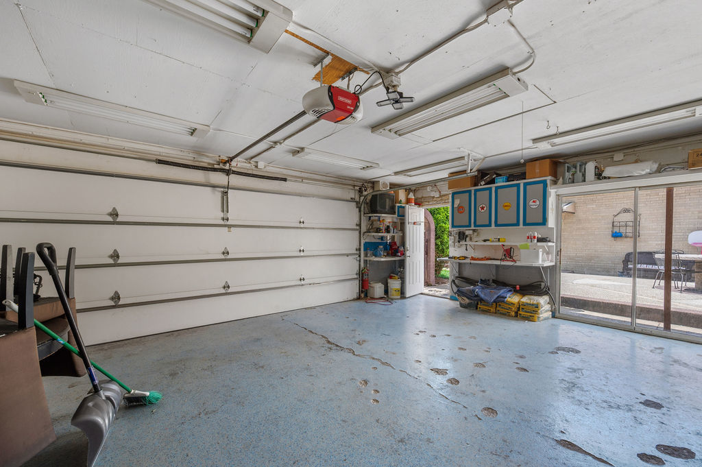 9740 Linn Avenue, Schiller Park, IL 60176