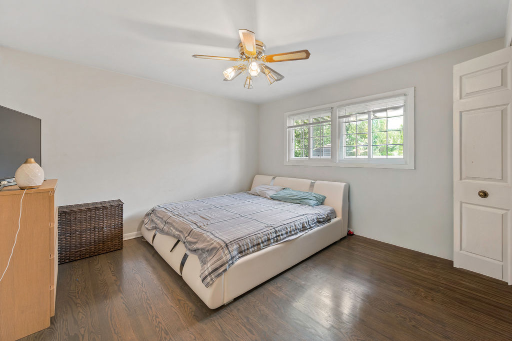 9740 Linn Avenue, Schiller Park, IL 60176