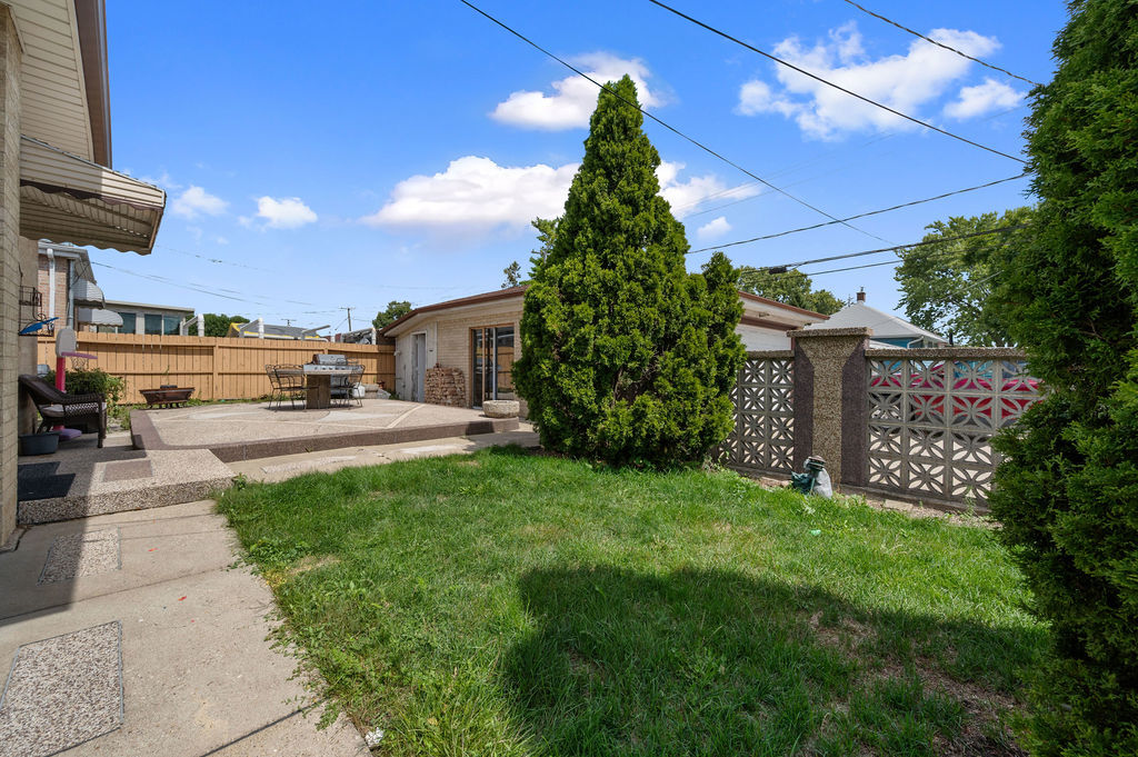 9740 Linn Avenue, Schiller Park, IL 60176