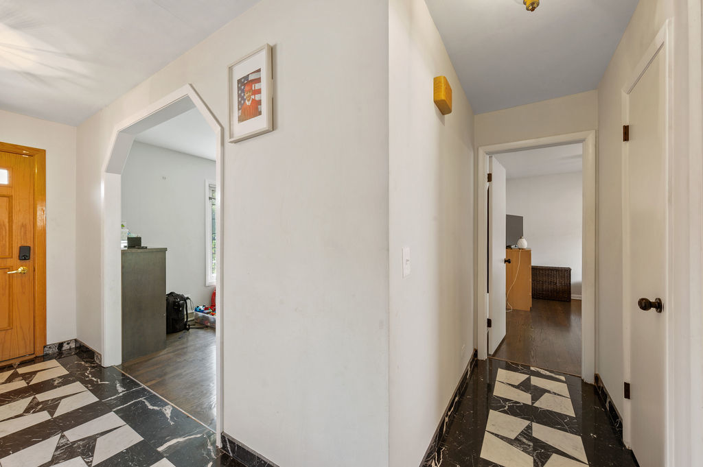 9740 Linn Avenue, Schiller Park, IL 60176