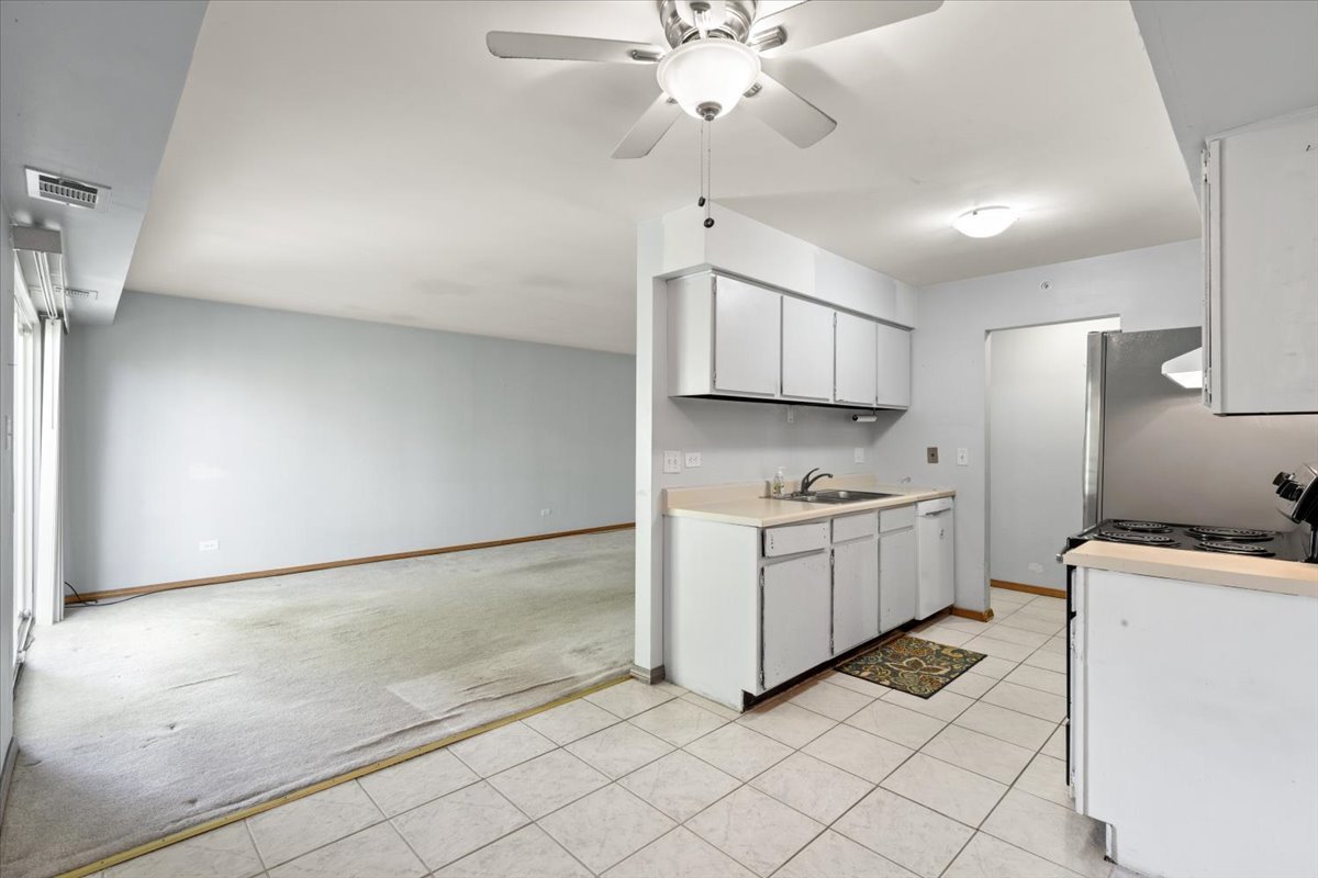928 Casey Court #5, Schaumburg, IL 60173