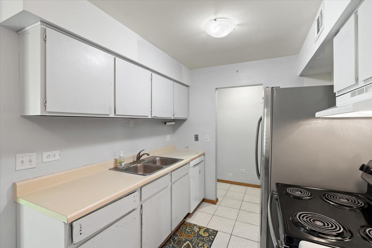 928 Casey Court #5, Schaumburg, IL 60173