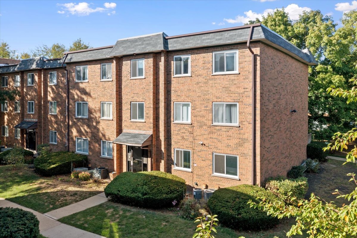 928 Casey Court #5, Schaumburg, IL 60173