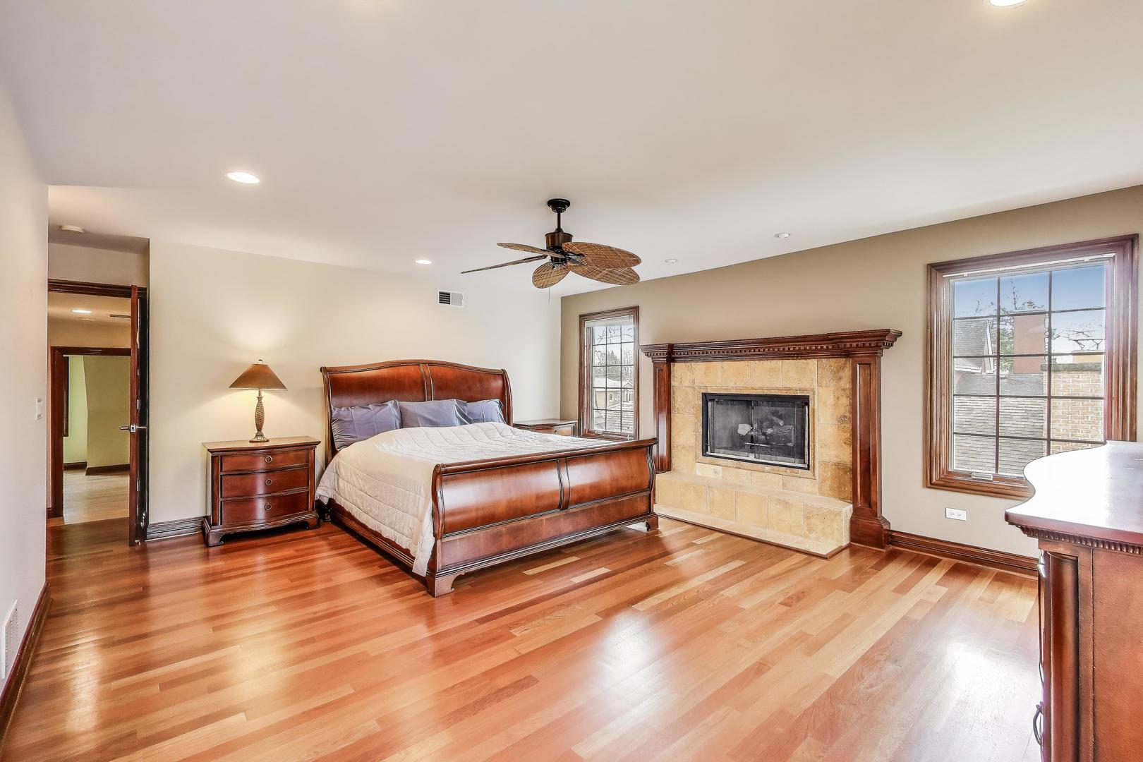 1634 S Cumberland Avenue, Park Ridge, IL 60068