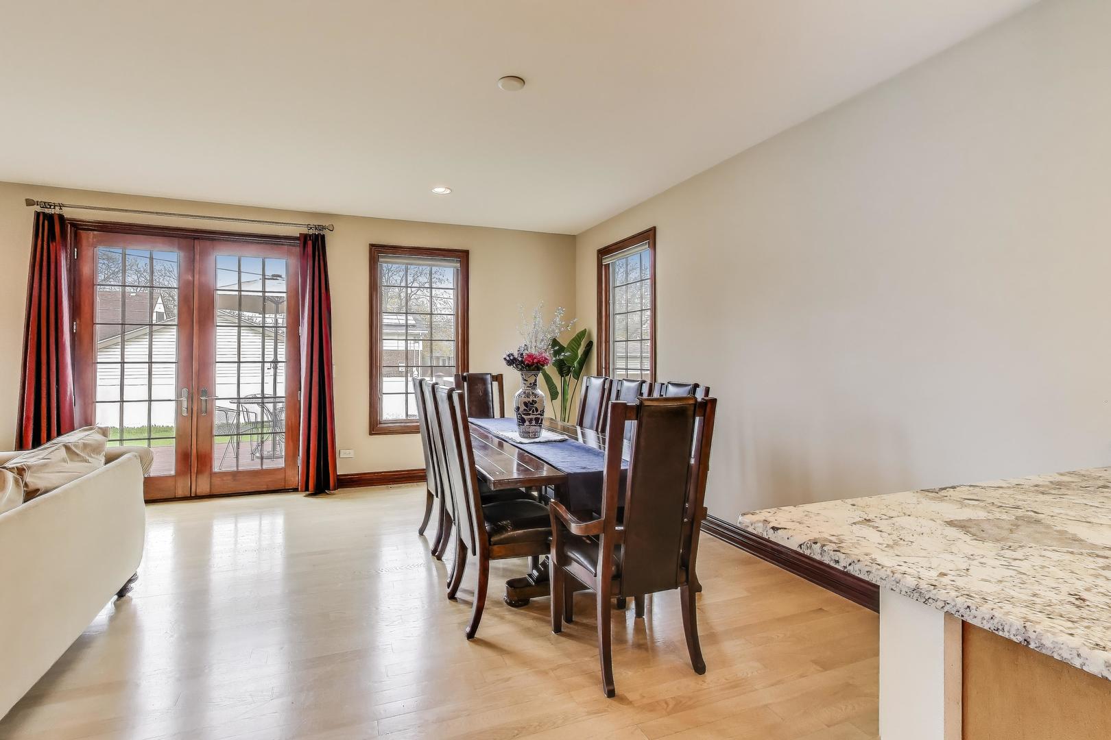 1634 S Cumberland Avenue, Park Ridge, IL 60068