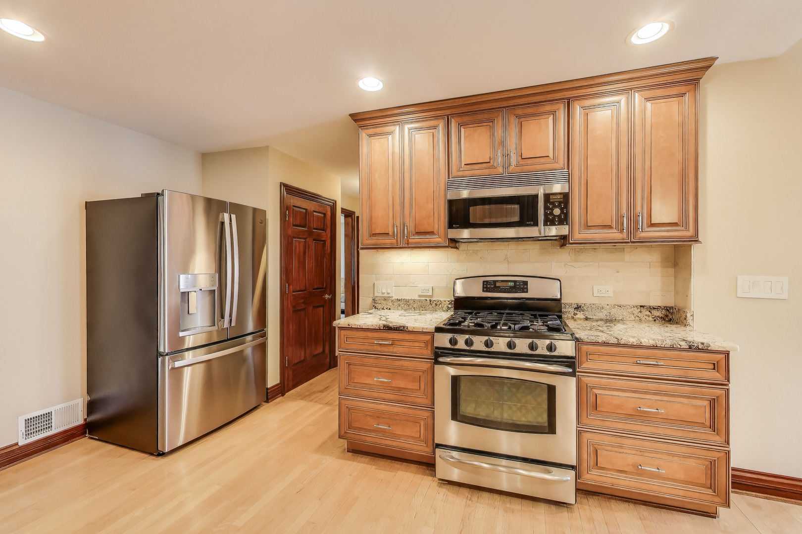 1634 S Cumberland Avenue, Park Ridge, IL 60068