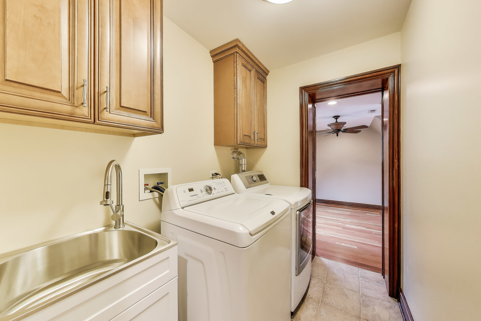 1634 S Cumberland Avenue, Park Ridge, IL 60068