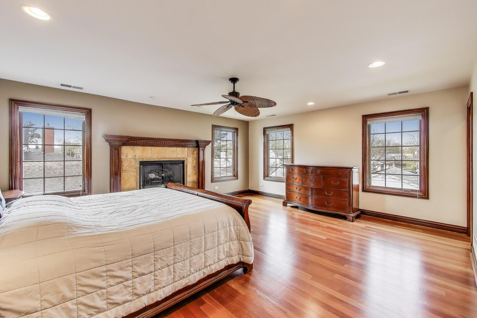 1634 S Cumberland Avenue, Park Ridge, IL 60068