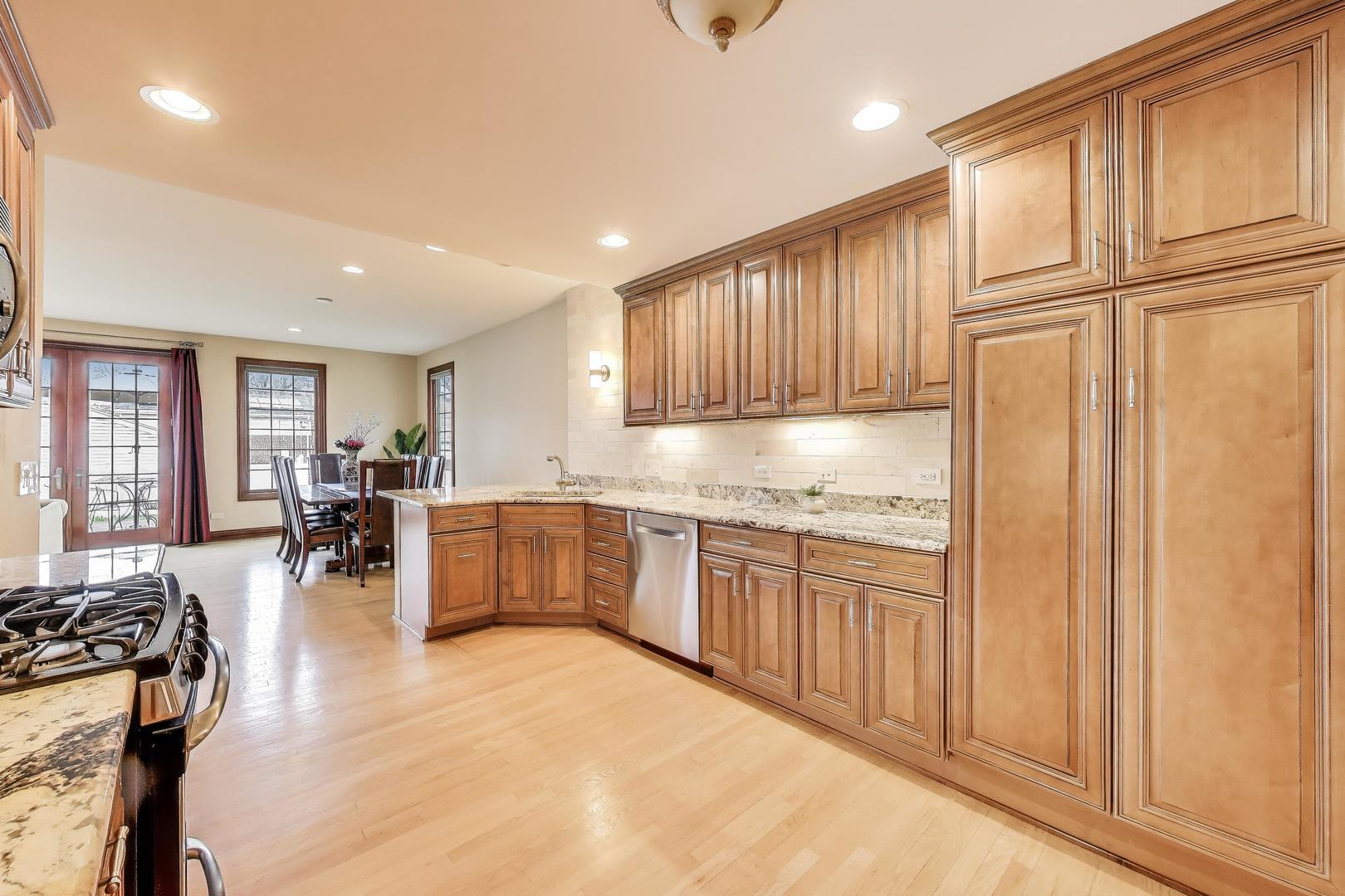 1634 S Cumberland Avenue, Park Ridge, IL 60068