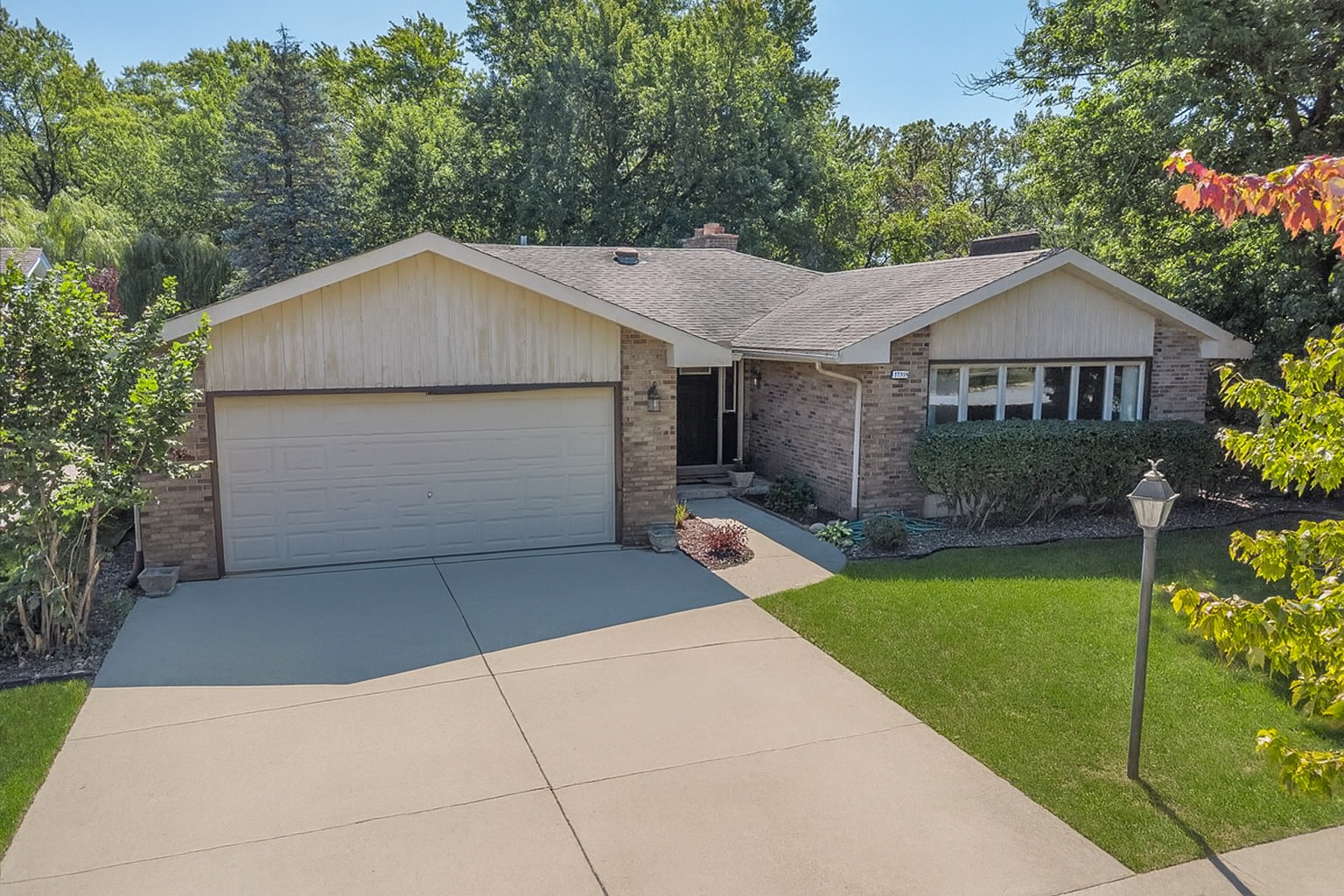 17339 Kimbark Avenue, South Holland, IL 60473