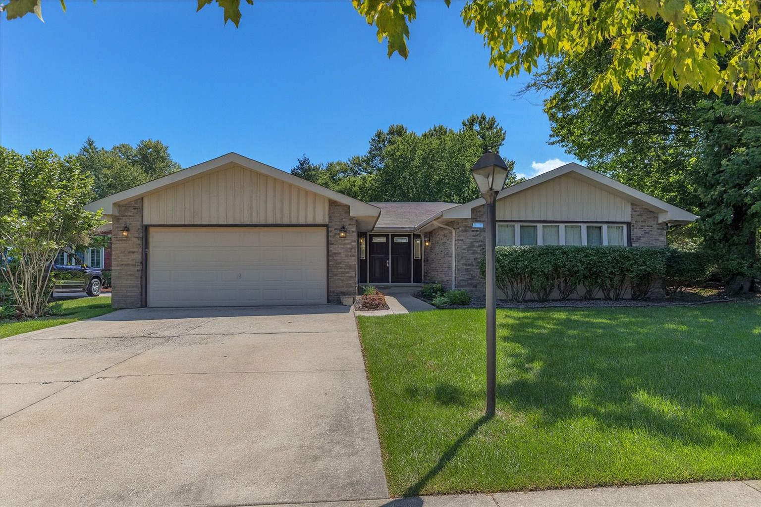 17339 Kimbark Avenue, South Holland, IL 60473