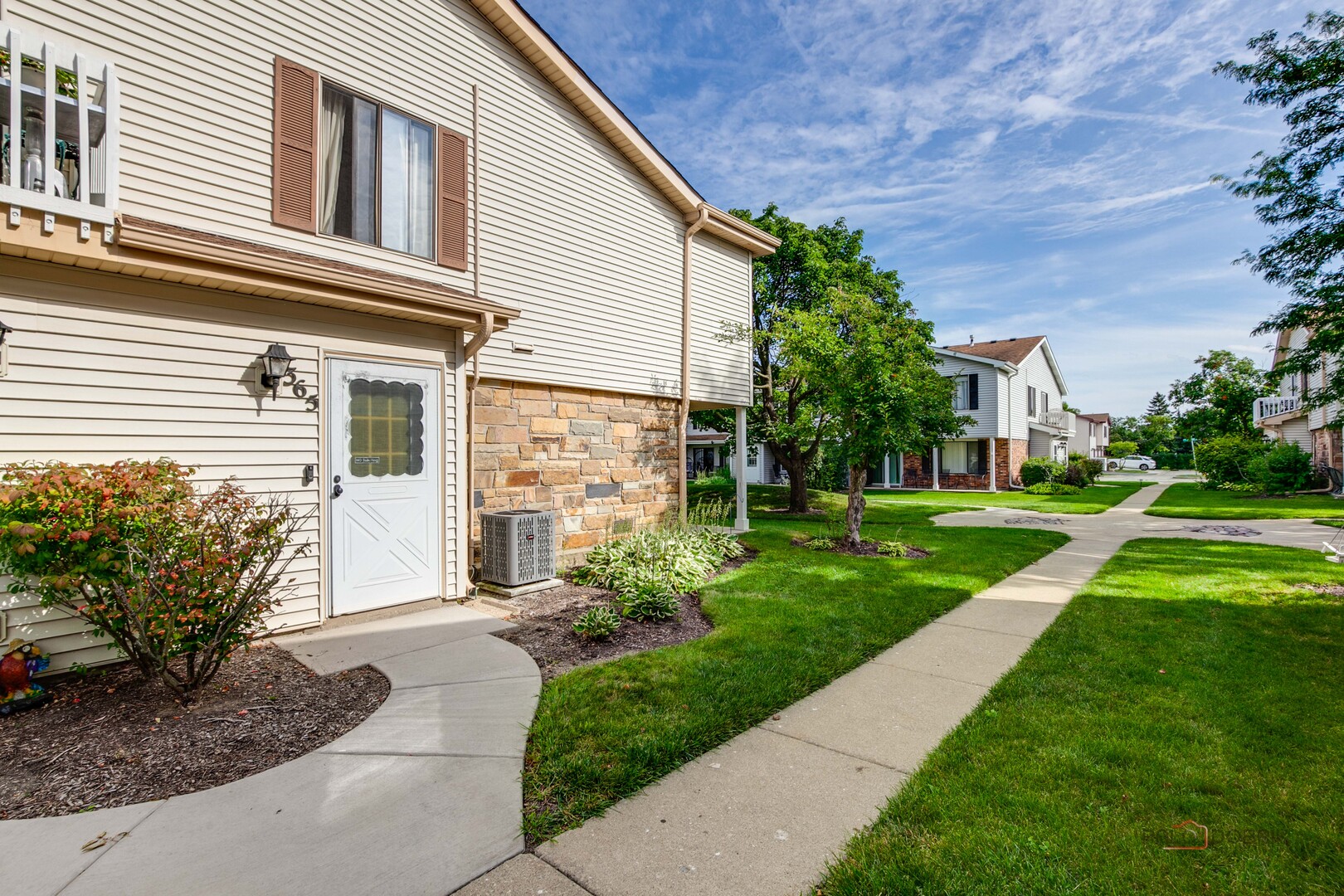 365 Jefferson Court, Vernon Hills, IL 60061