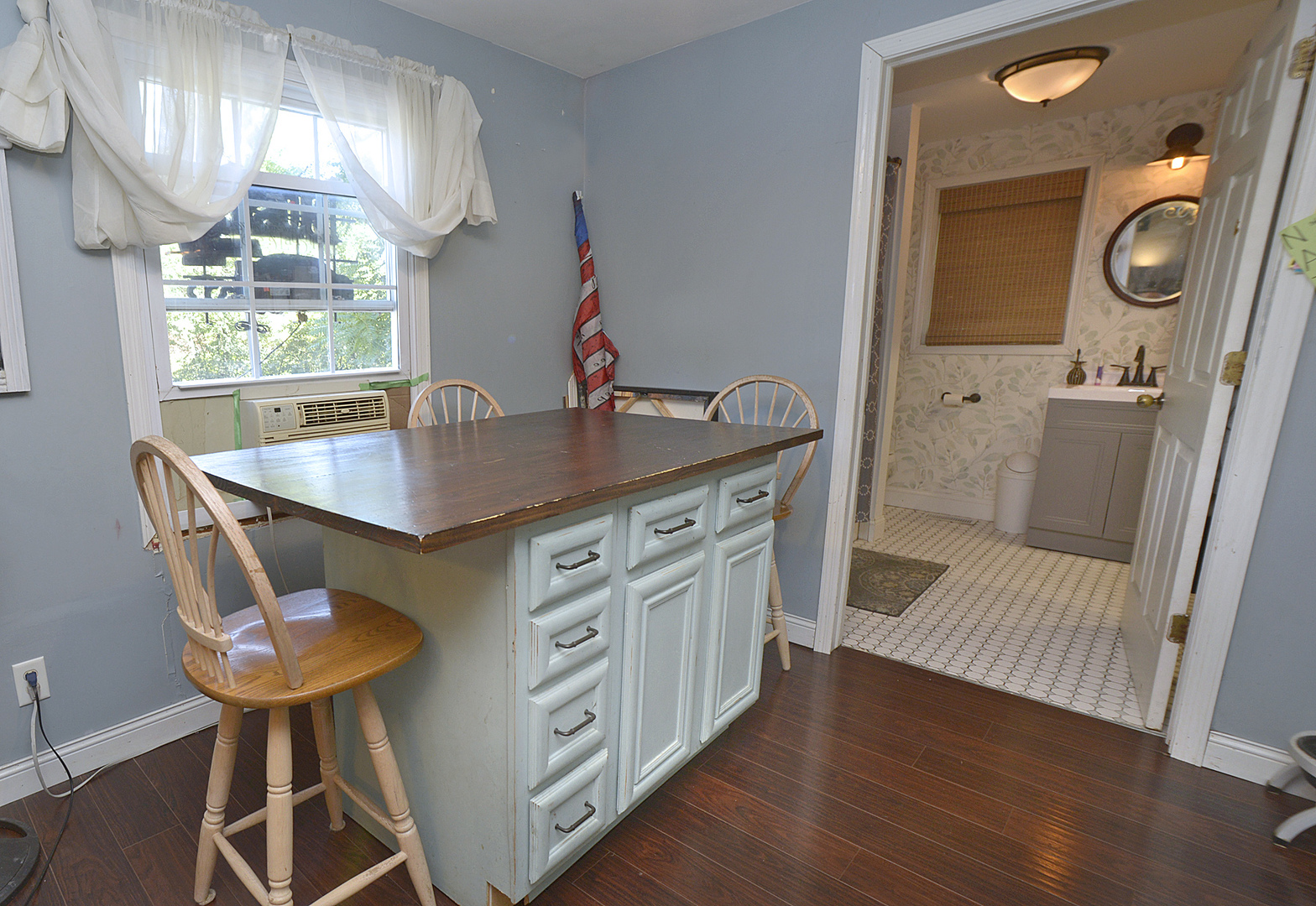 207 E Lincoln Street, Seneca, IL 61360