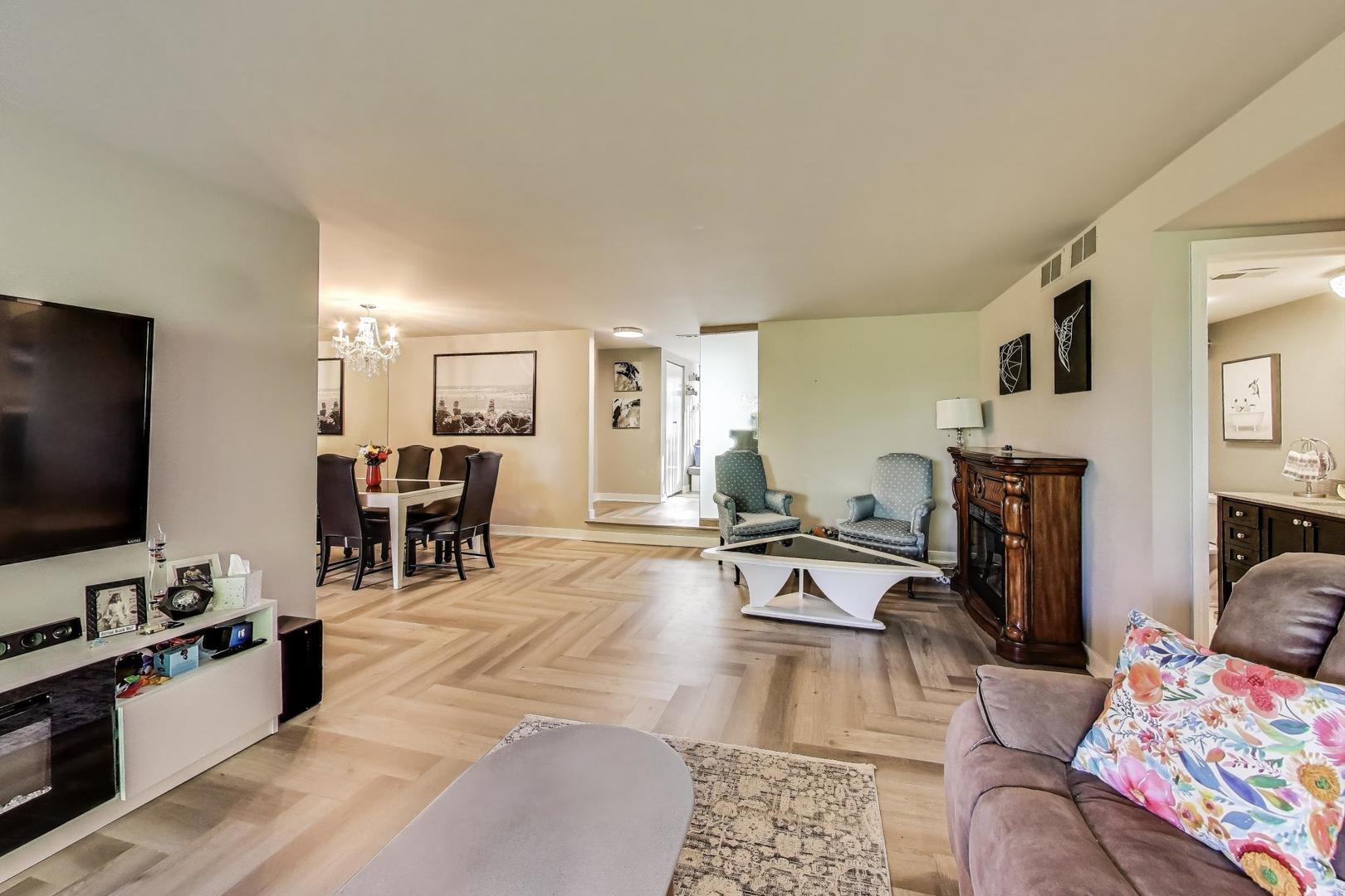 5836 Doe Circle #1-1, Westmont, IL 60559