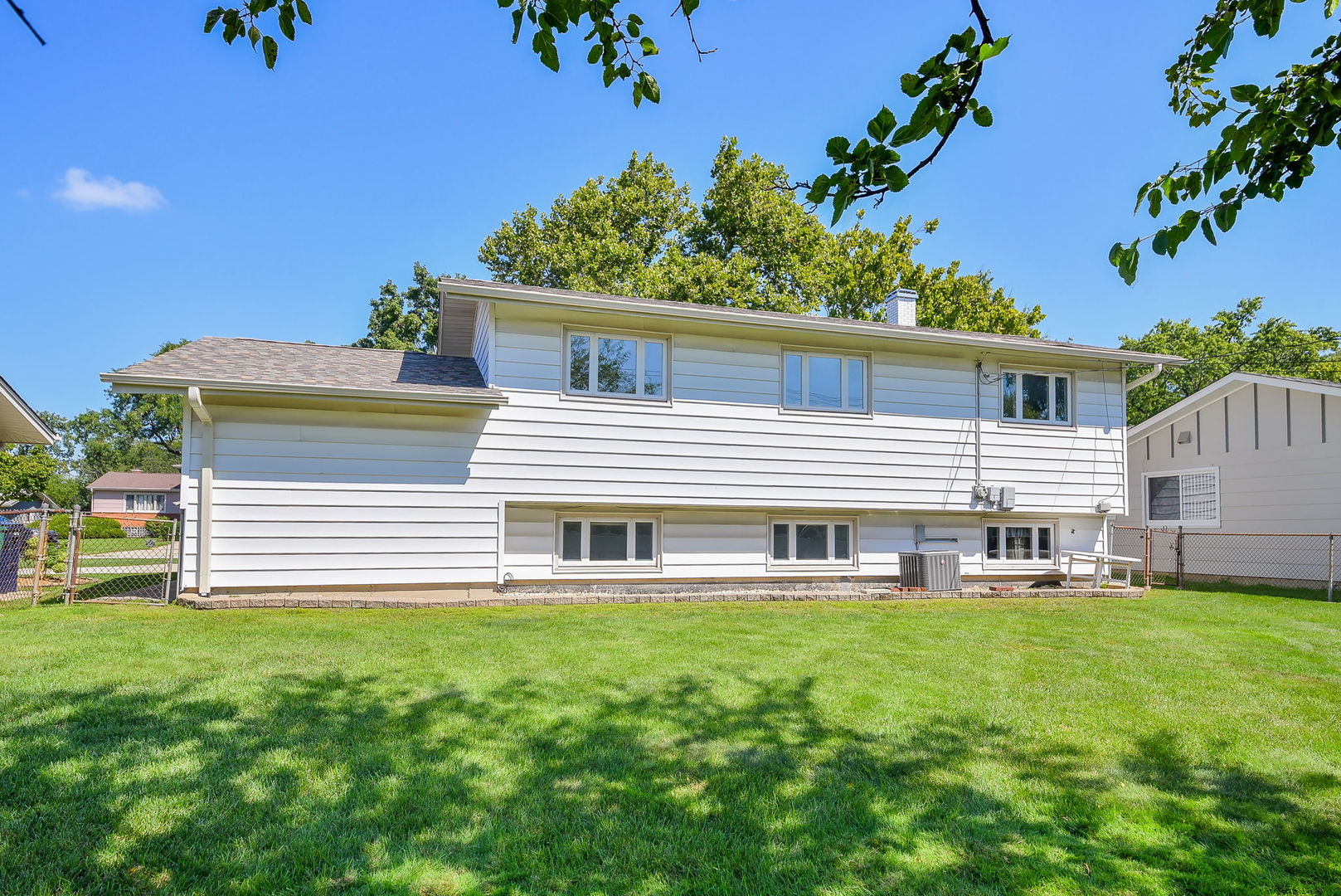 319 W Edson Place, Lombard, IL 60148