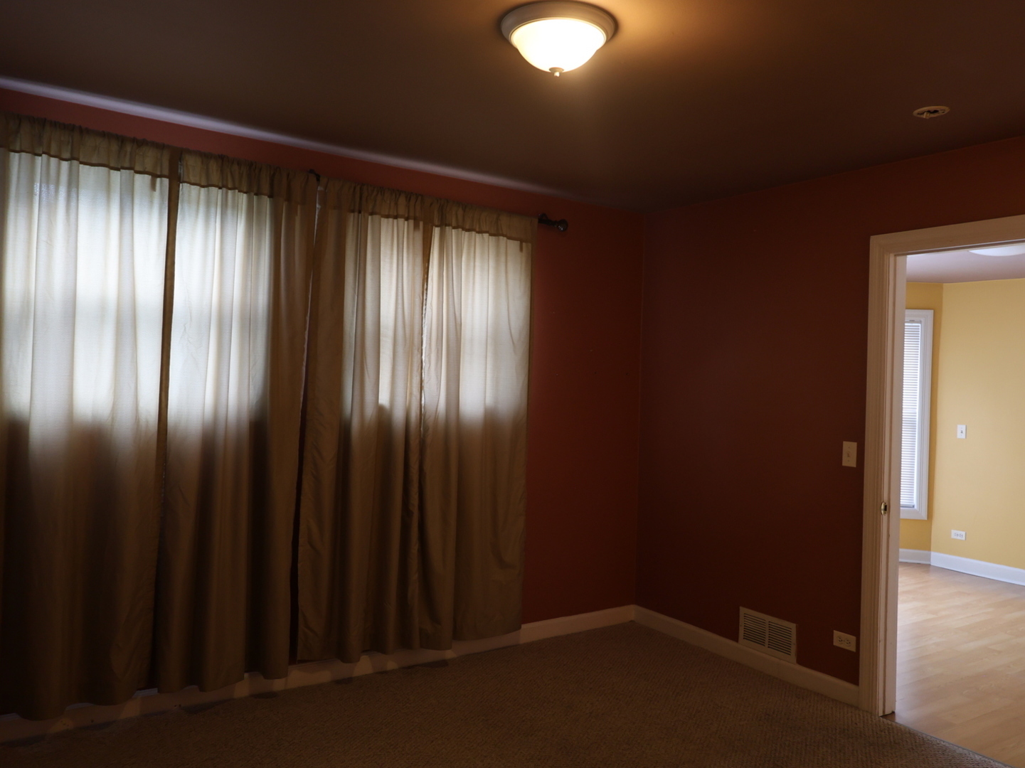 2911 EMMAUS Avenue, Zion, IL 60099