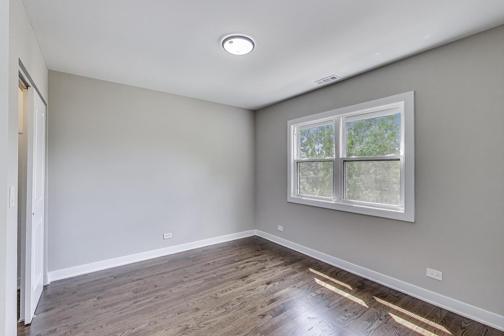 4305 N Mobile Avenue, Chicago, IL 60634