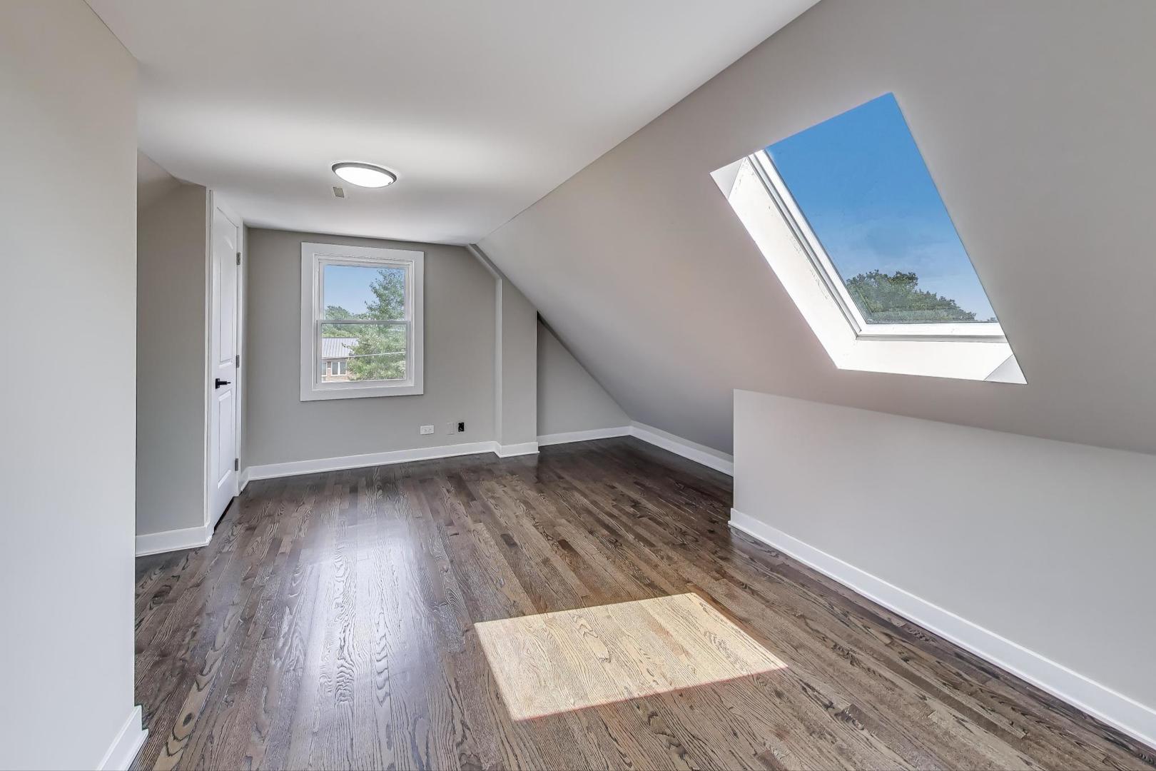 4305 N Mobile Avenue, Chicago, IL 60634