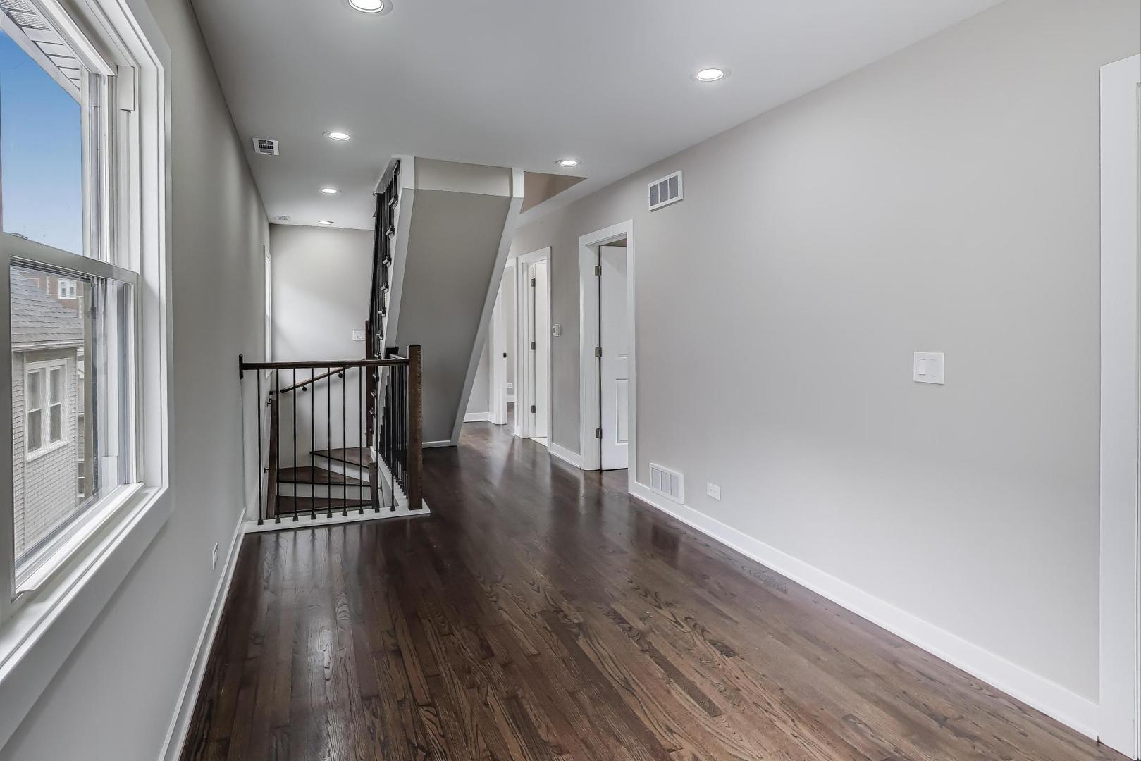4305 N Mobile Avenue, Chicago, IL 60634