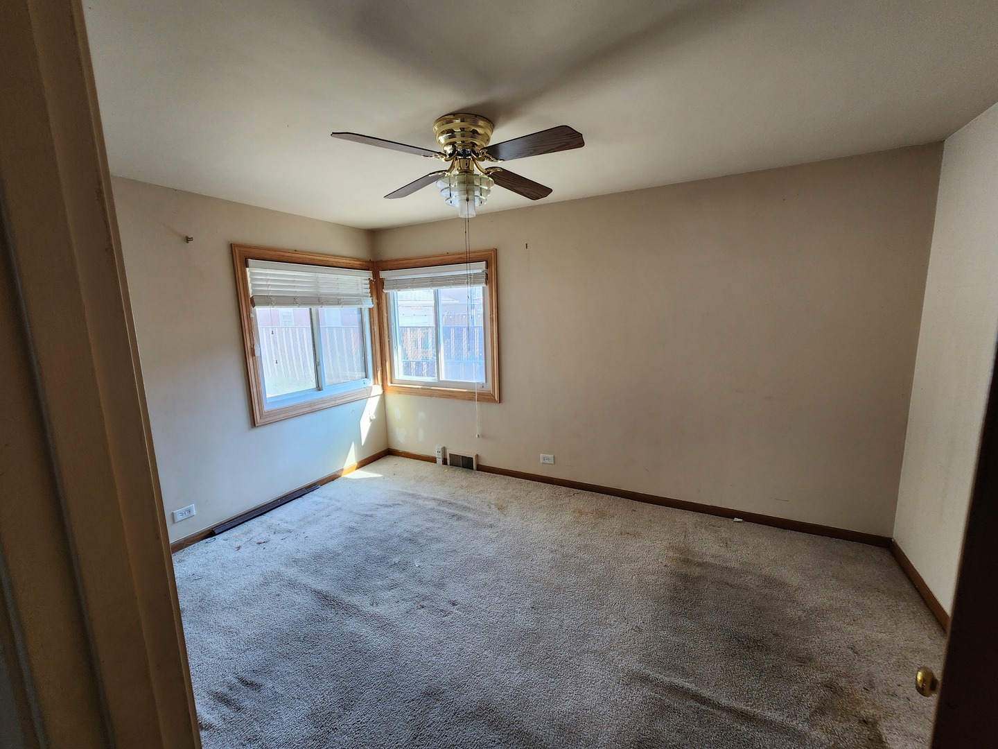 6221 N La Crosse Avenue, Chicago, IL 60646