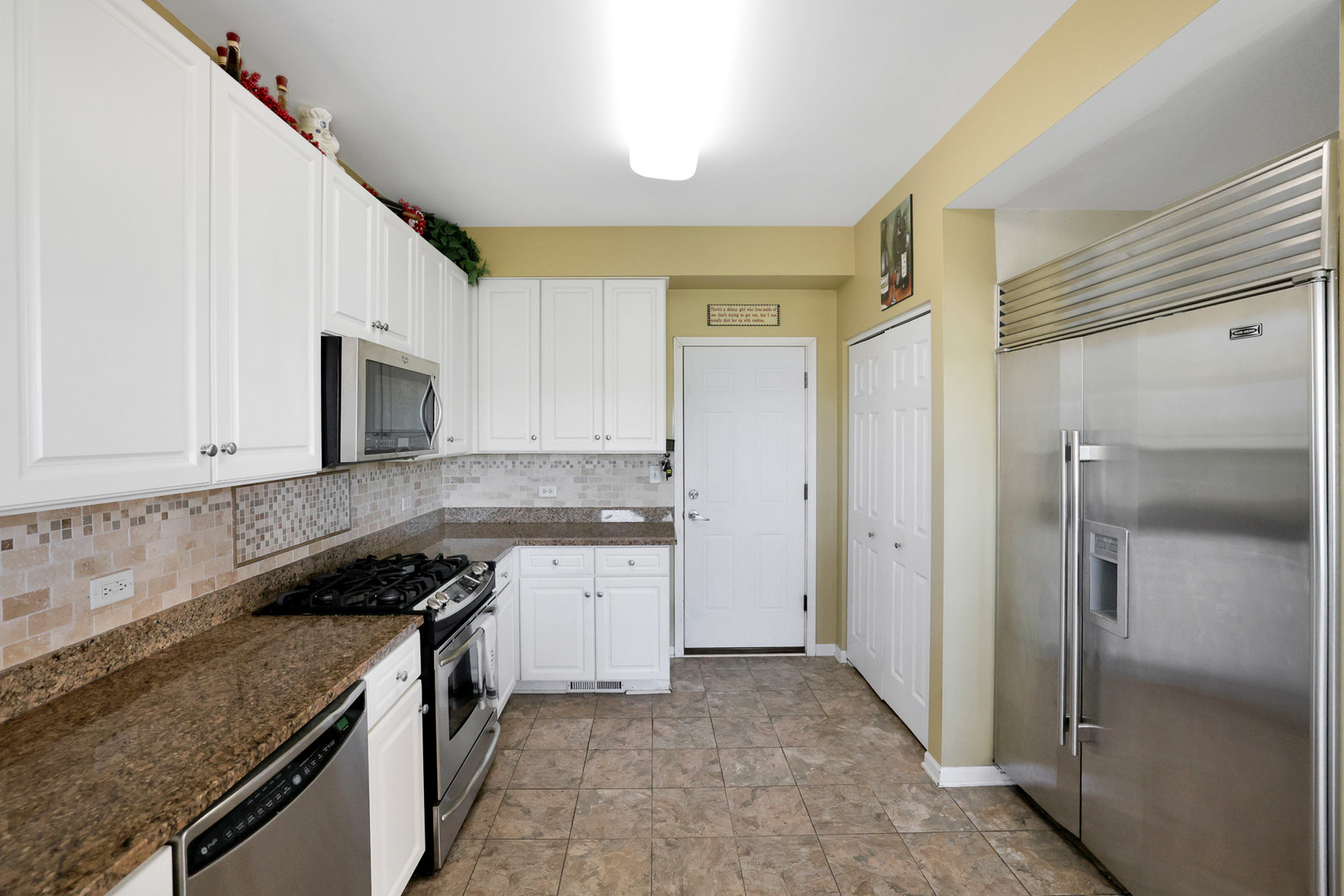 1851 S Hamlin Lane, Round Lake, IL 60073