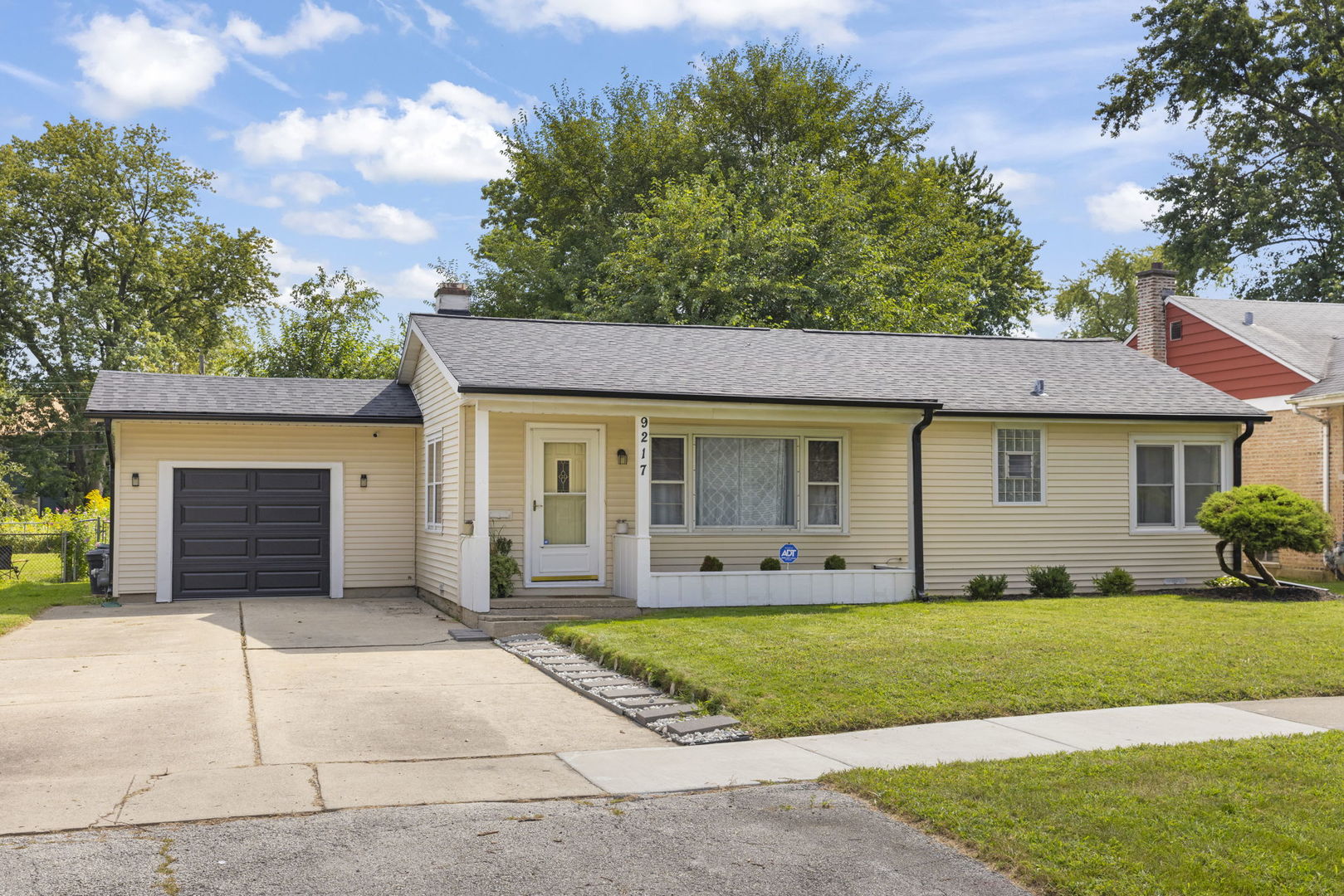 9217 Lynwood Drive, Oak Lawn, IL 60453