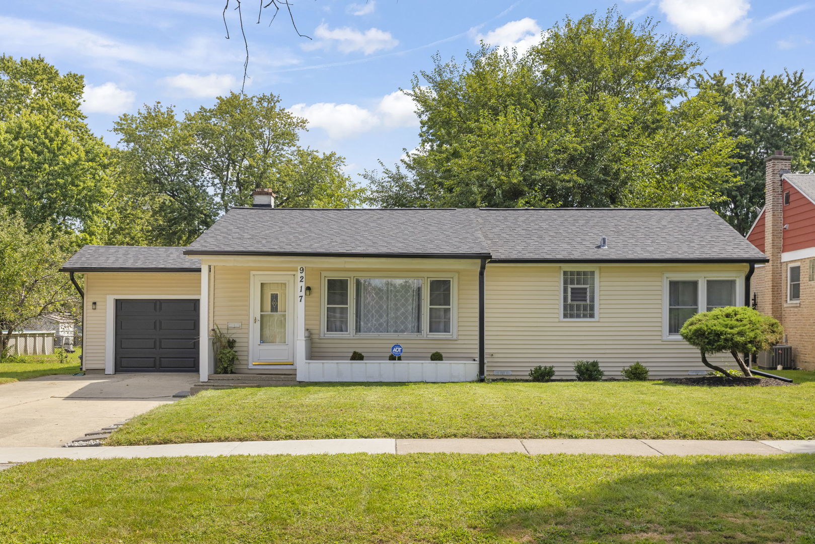 9217 Lynwood Drive, Oak Lawn, IL 60453