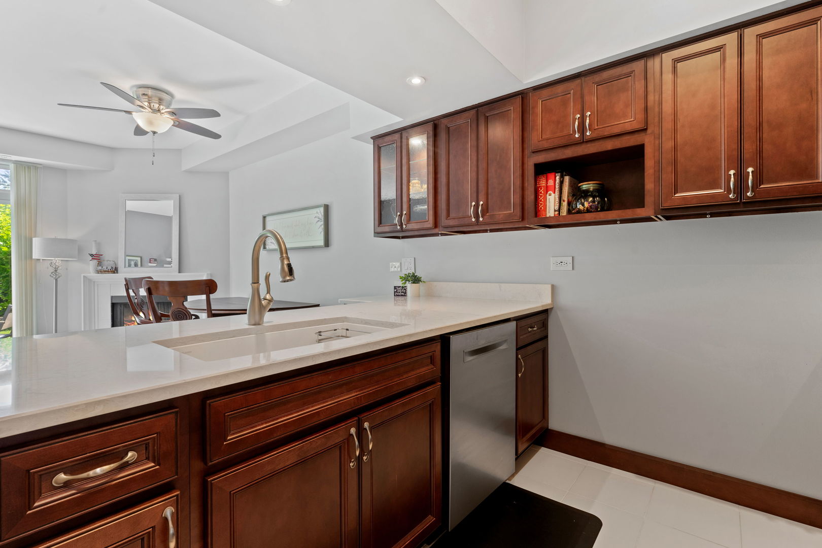 7833 Darien Lake Drive, Darien, IL 60561
