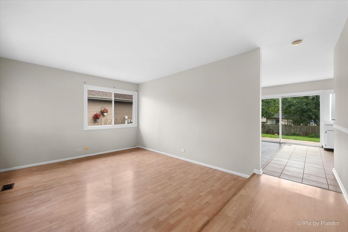 1607 W Celebrity Circle, Hanover Park, IL 60133