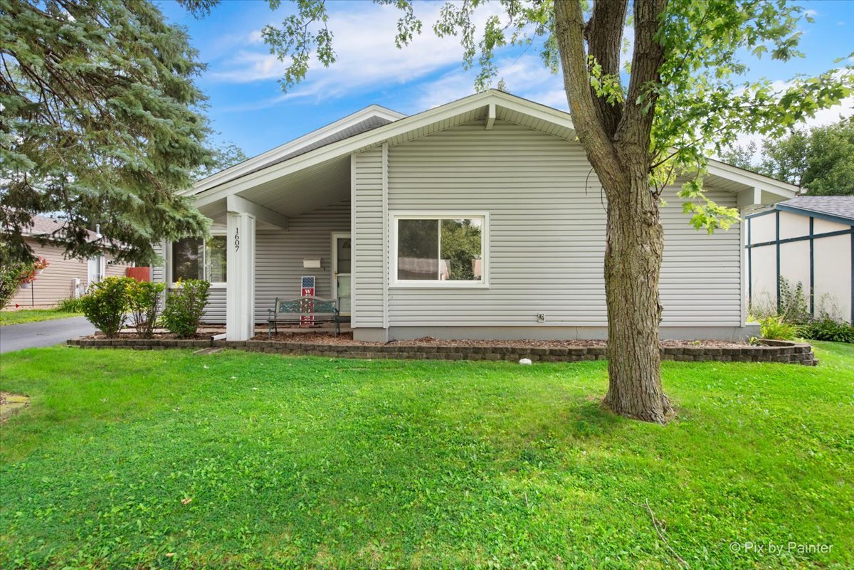 1607 W Celebrity Circle, Hanover Park, IL 60133