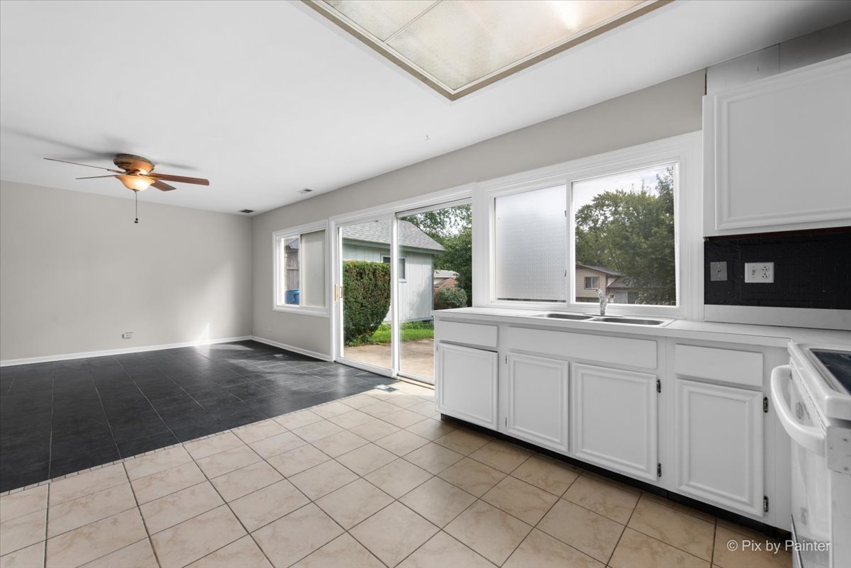 1607 W Celebrity Circle, Hanover Park, IL 60133