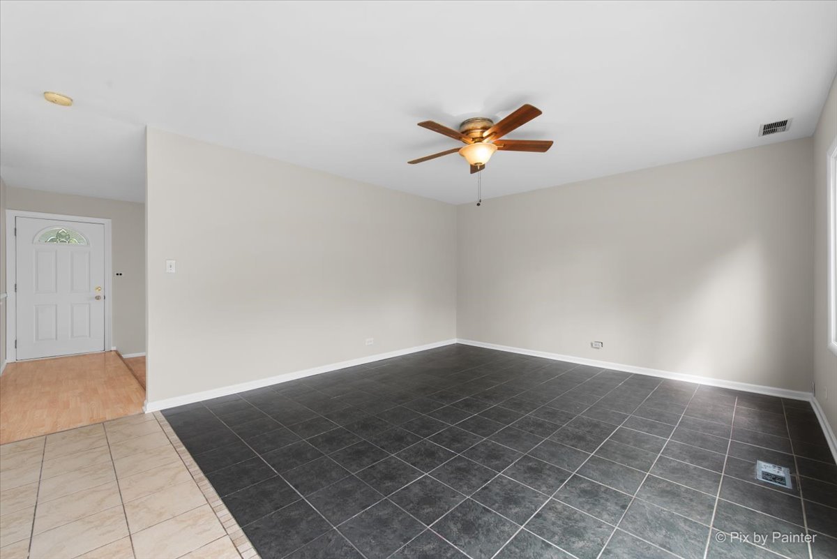 1607 W Celebrity Circle, Hanover Park, IL 60133