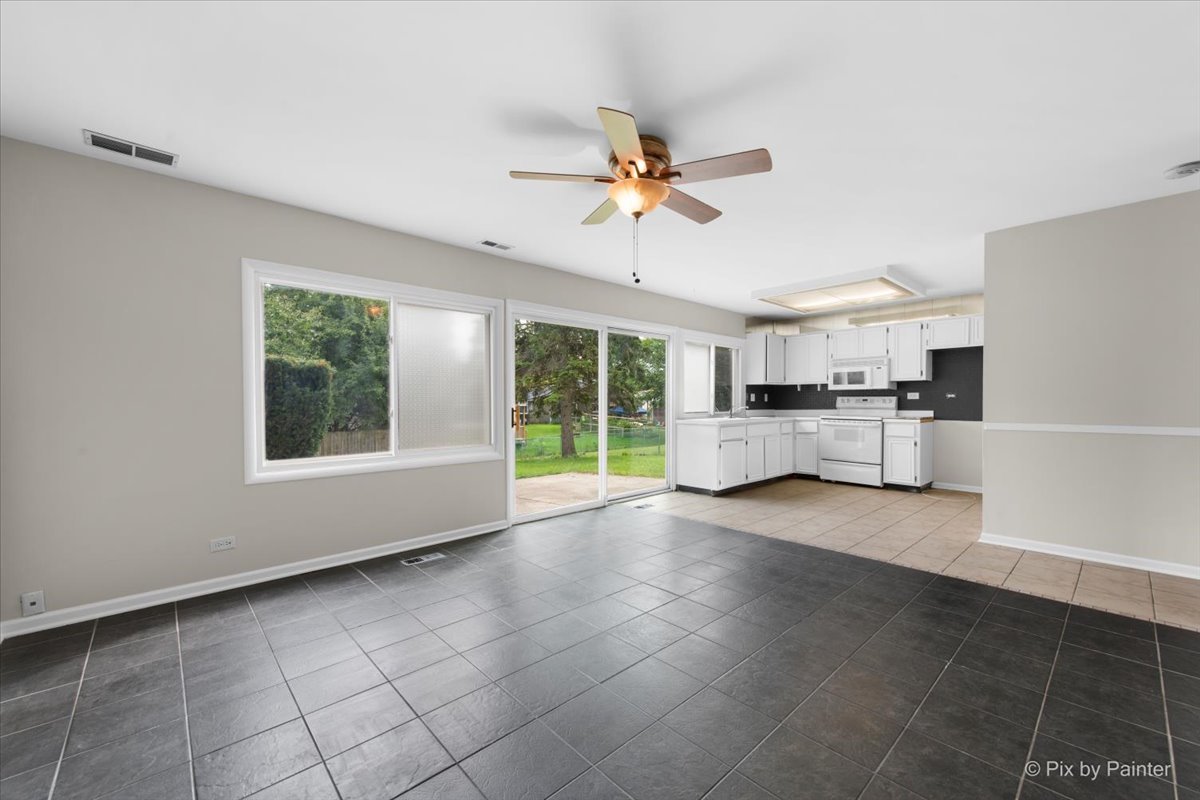 1607 W Celebrity Circle, Hanover Park, IL 60133