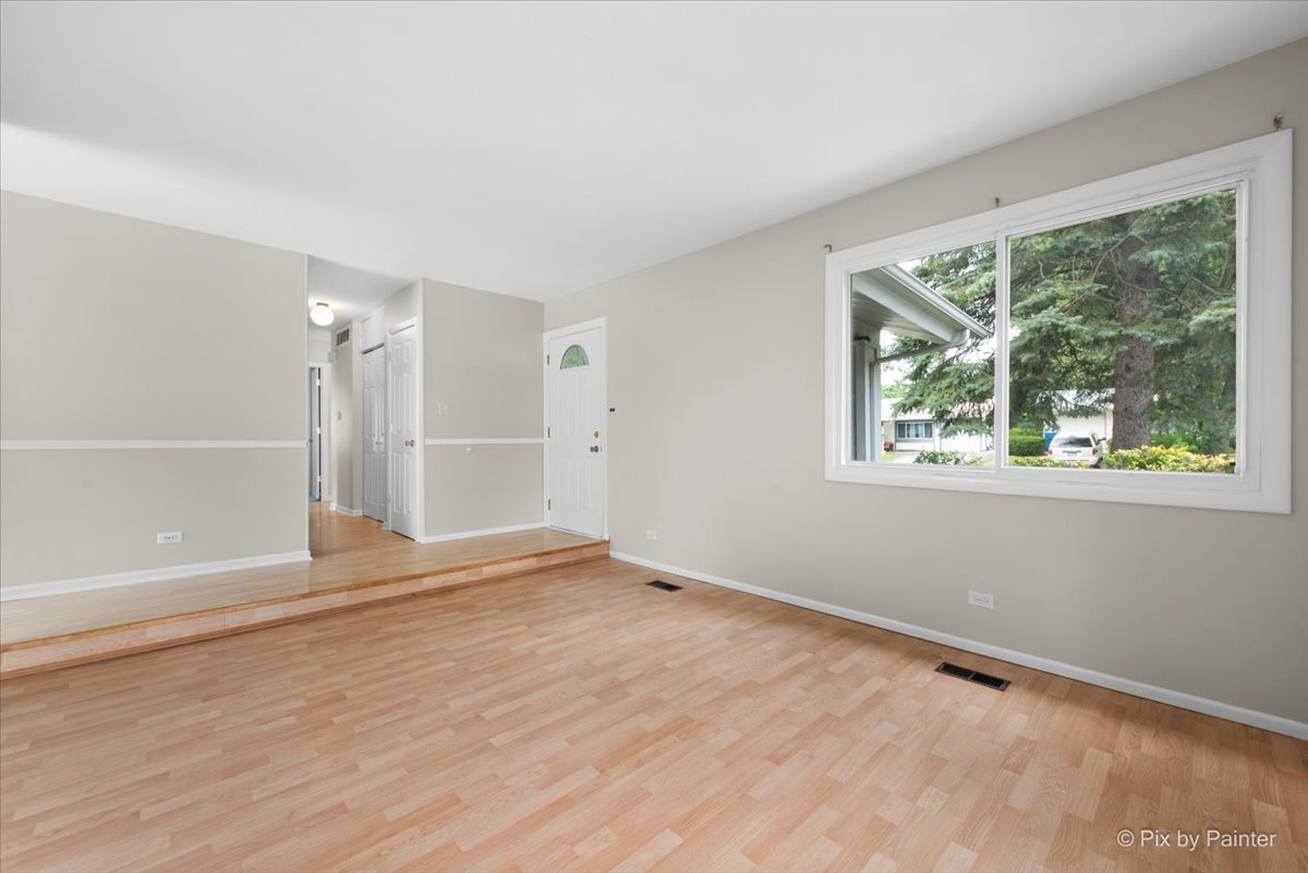 1607 W Celebrity Circle, Hanover Park, IL 60133