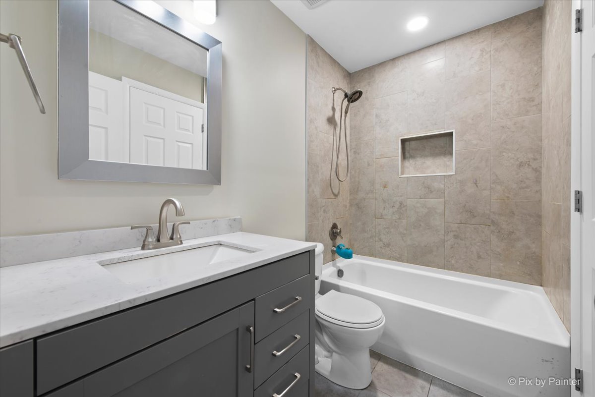 1607 W Celebrity Circle, Hanover Park, IL 60133