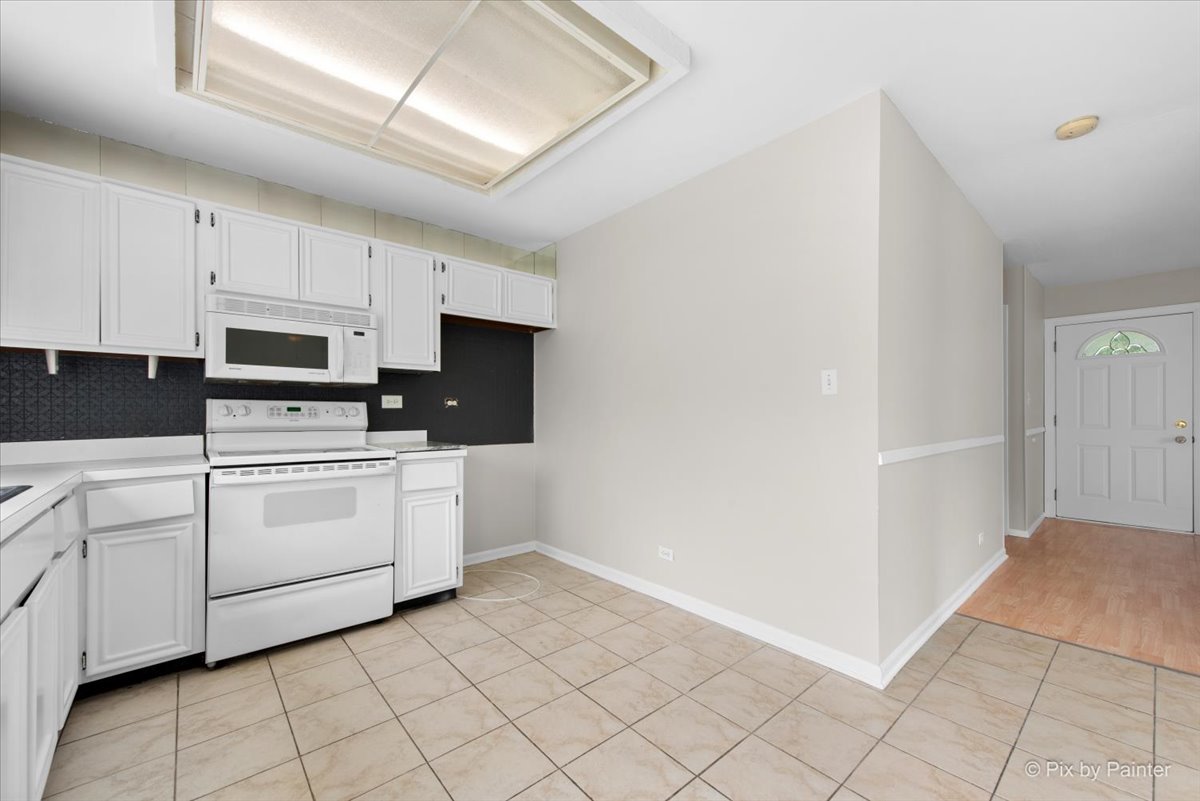 1607 W Celebrity Circle, Hanover Park, IL 60133