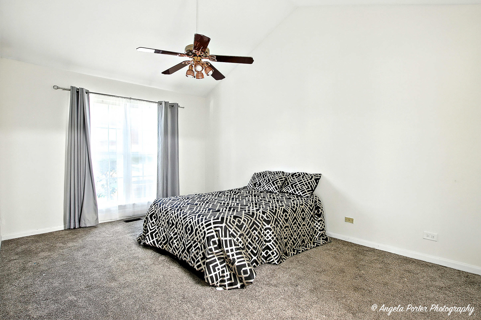 17687 W Running Creek Court, Gurnee, IL 60031