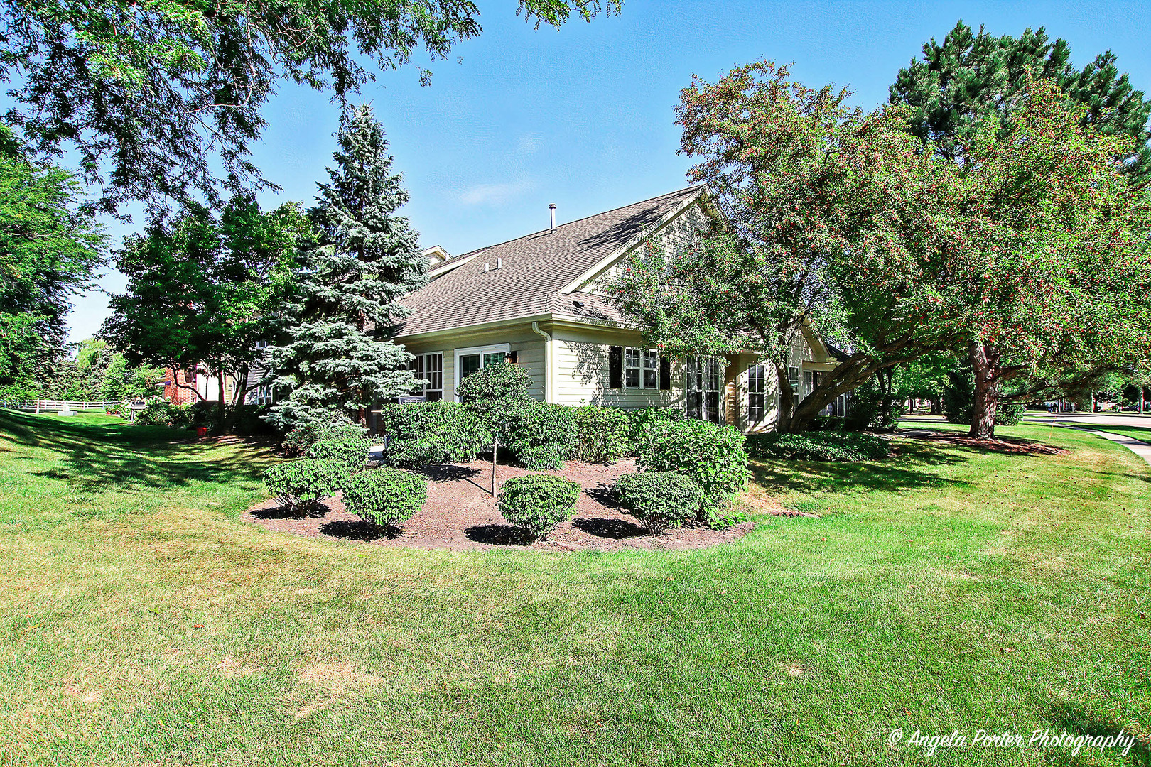 17687 W Running Creek Court, Gurnee, IL 60031