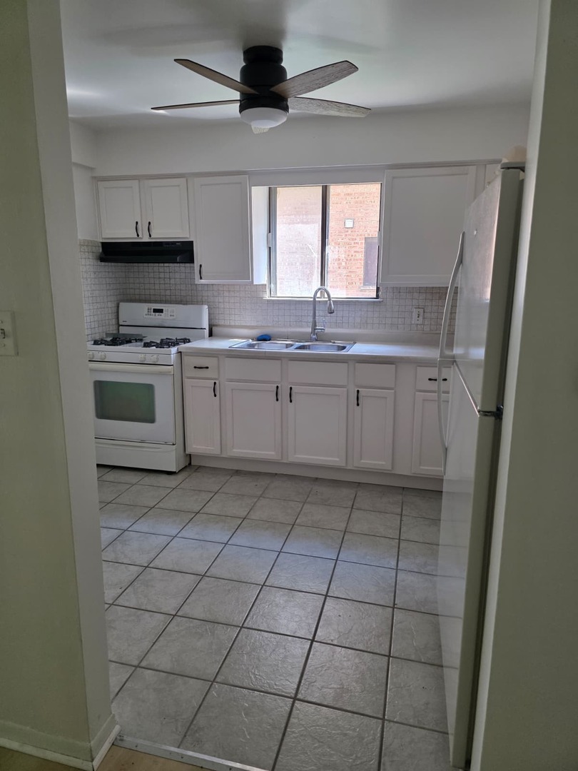 6139 Marshall Avenue #101, Chicago Ridge, IL 60415
