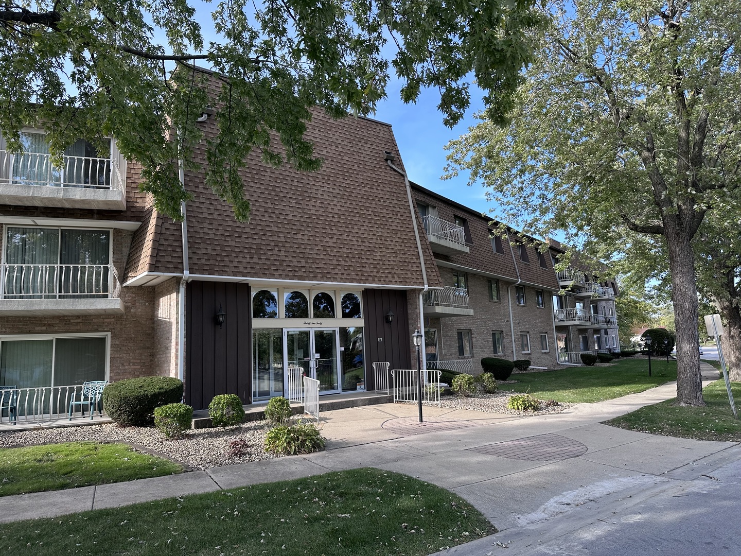 3240 N Manor Drive #130, Lansing, IL 60438