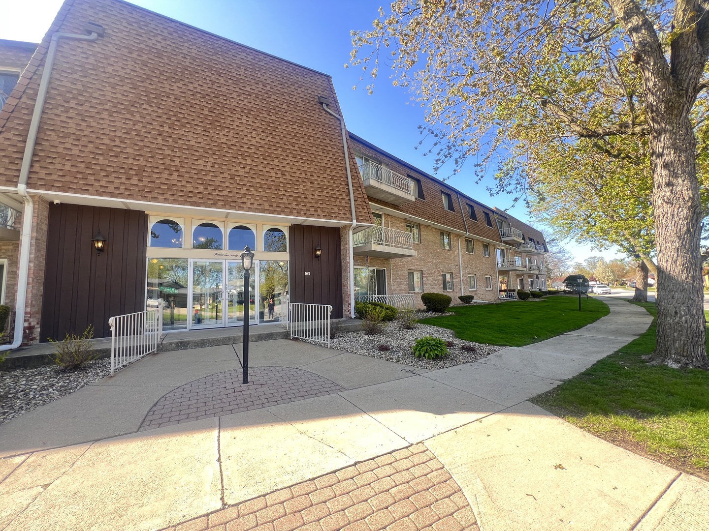 3240 N Manor Drive #130, Lansing, IL 60438