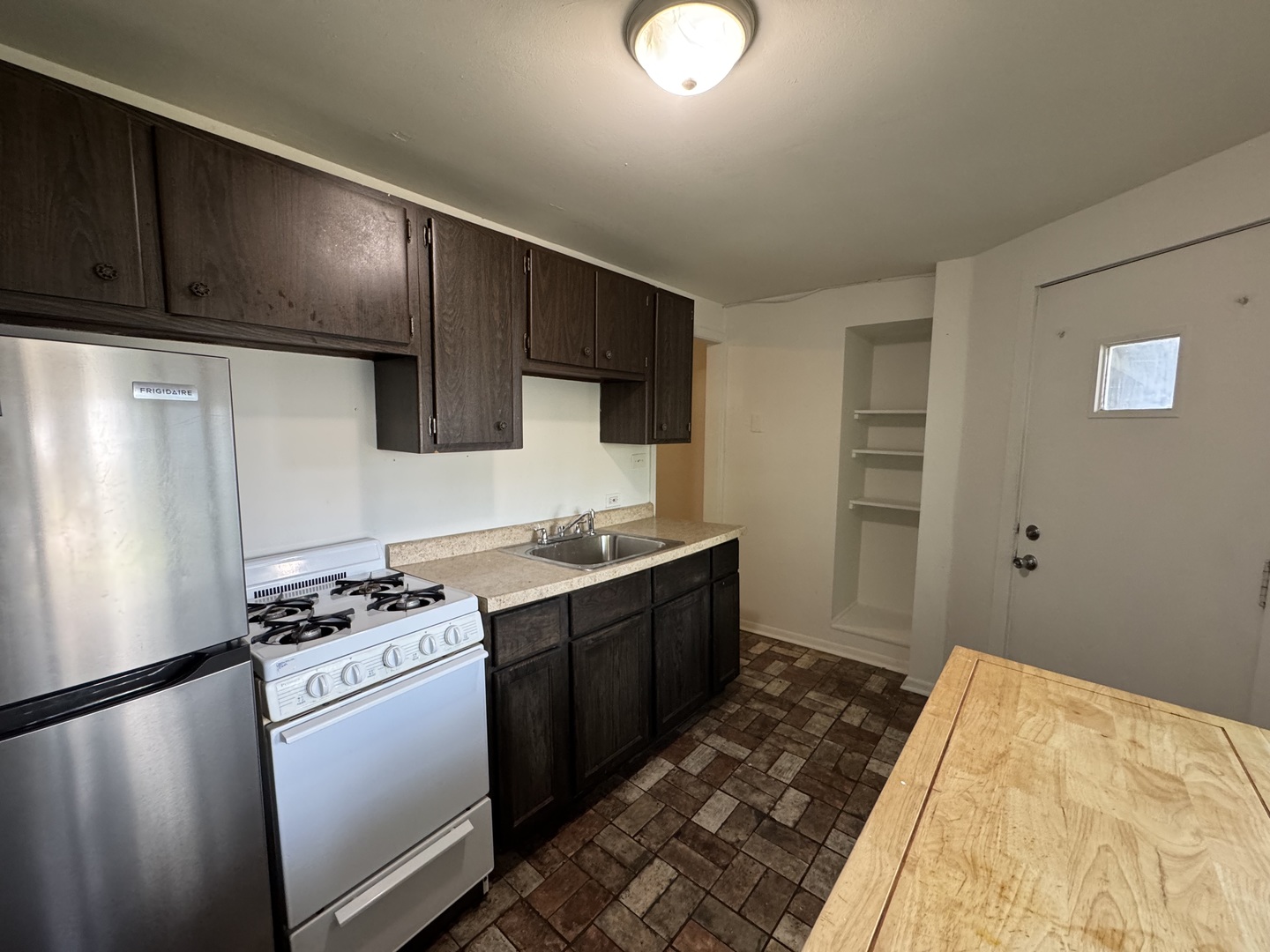 137 E Washington Street #1R, West Chicago, IL 60185