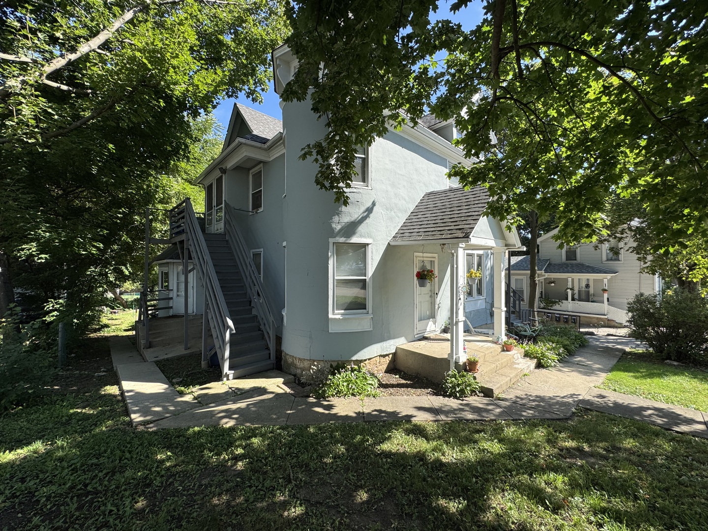 137 E Washington Street #1R, West Chicago, IL 60185