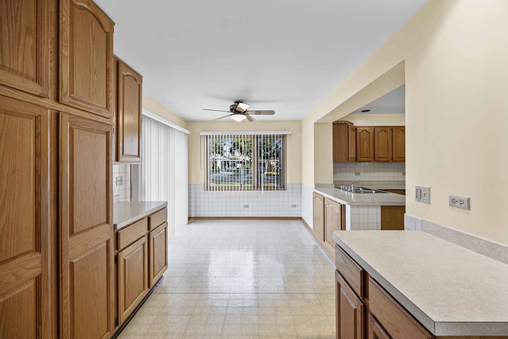 8100 S Kilpatrick Avenue, Chicago, IL 60652