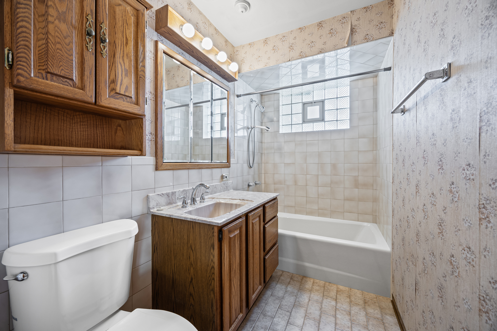 8100 S Kilpatrick Avenue, Chicago, IL 60652