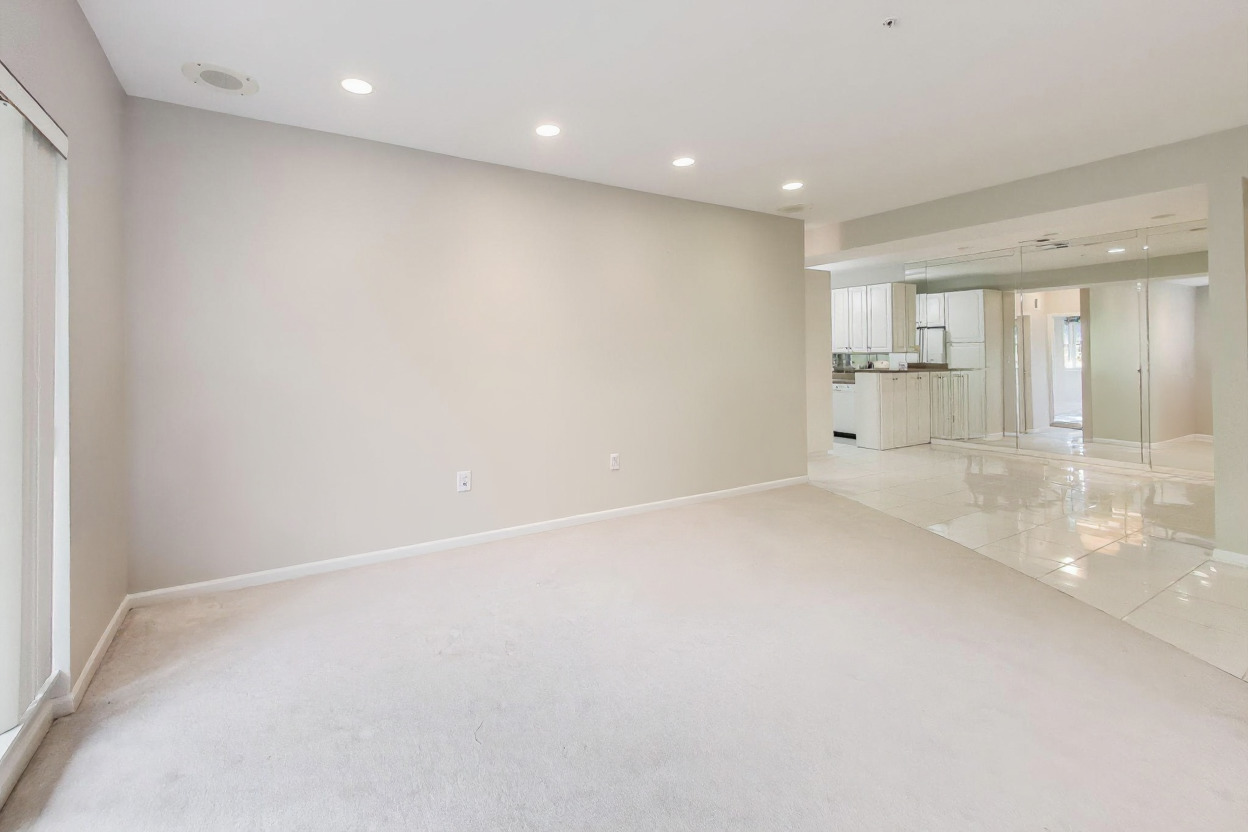 20 Trafalgar Square #203, Lincolnshire, IL 60069